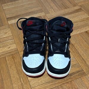 Nike Sneakers ❤️🖤🤍